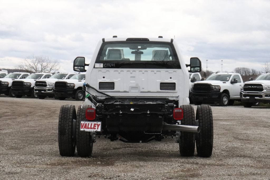 New 2025 Ford F550 4x4 Regular Cab Super Duty image 5