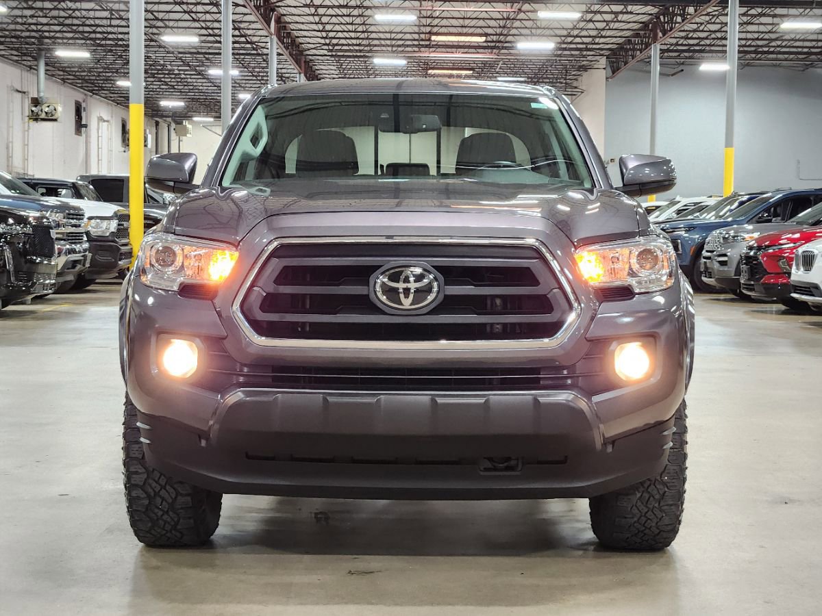 Used 2022 Toyota Tacoma SR5 RWD image 2