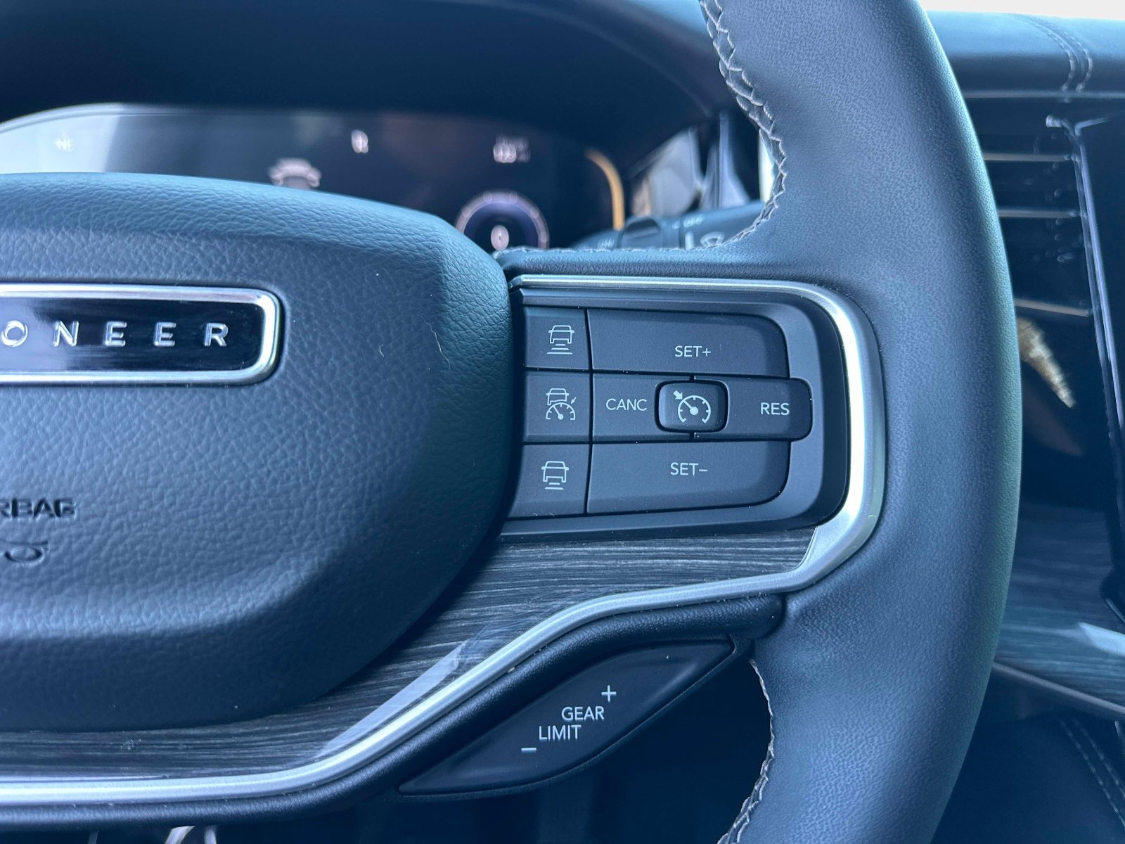 Used 2022 Jeep Wagoneer Series III w/ Flexible Seating Group image 31