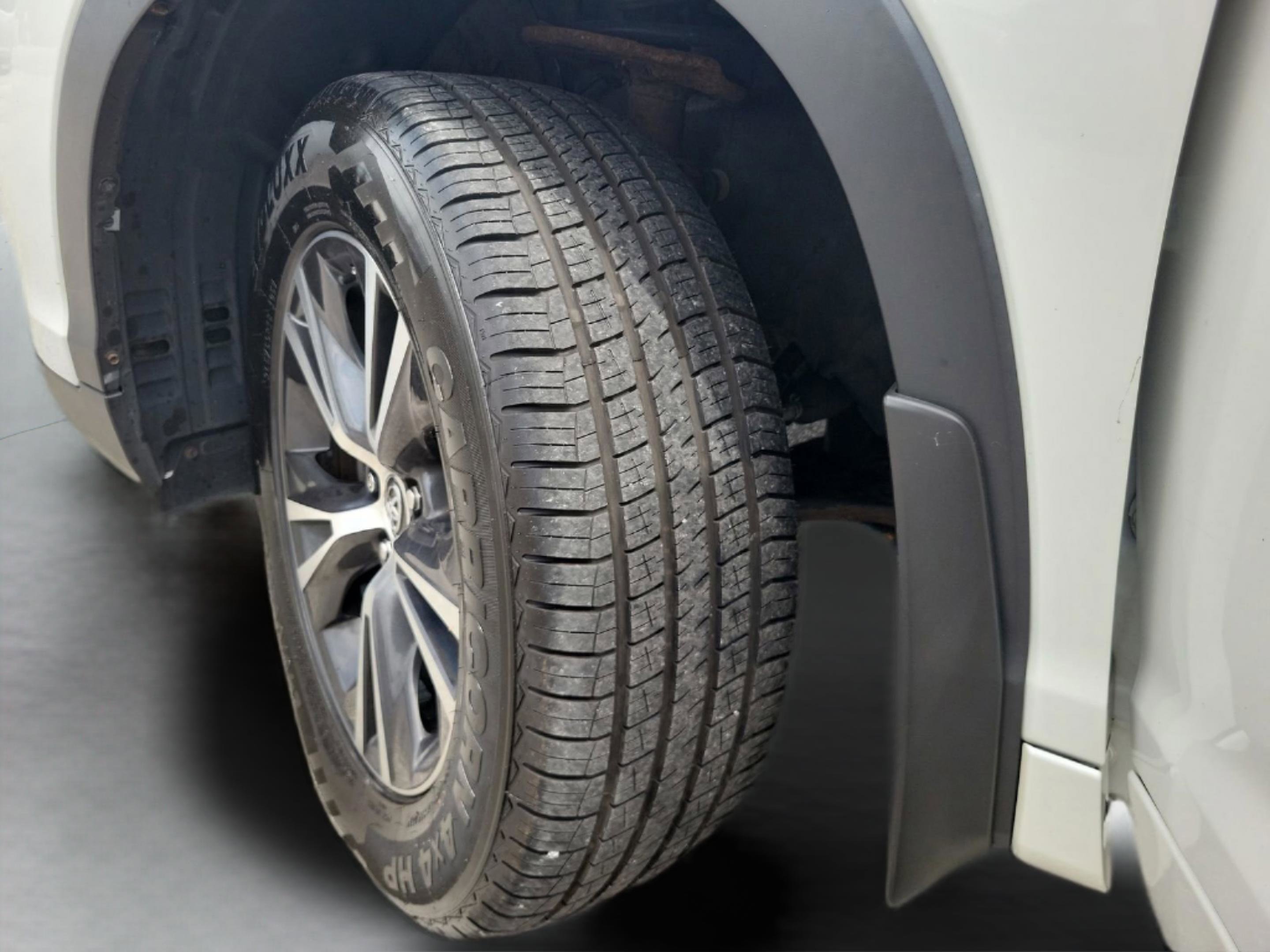 Used 2018 Toyota Highlander Plus AWD/4WD image 31