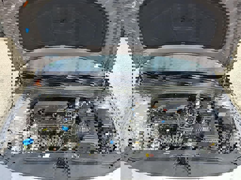 Used 2025 Hyundai Elantra Limited image 28