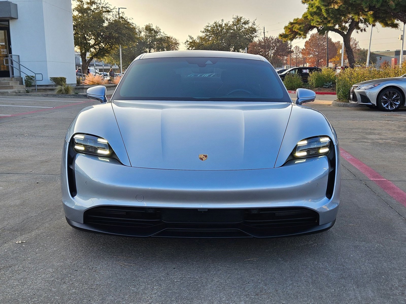 Used 2023 Porsche Taycan image 2