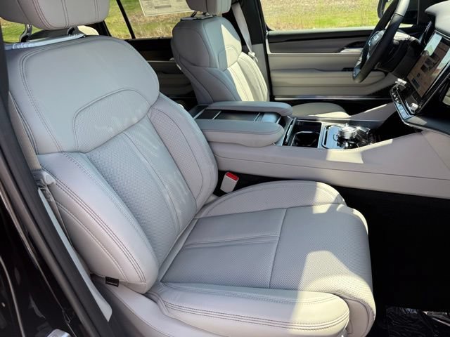 New 2026 Jeep Grand Wagoneer Summit w/ Premium Group III AWD/4WD image 15