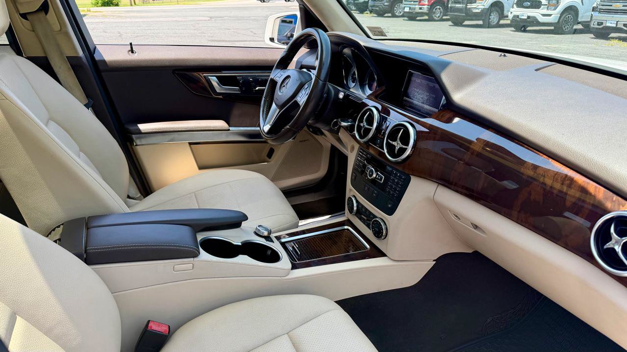 Used 2013 Mercedes-Benz GLK 350 4MATIC image 10