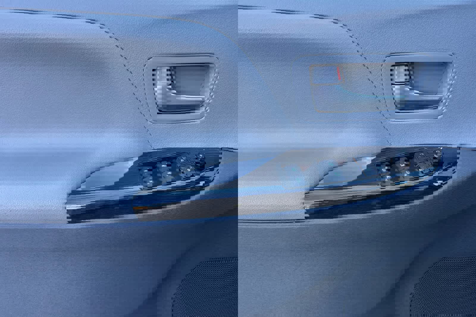 Used 2015 Toyota Sienna XLE Premium image 12