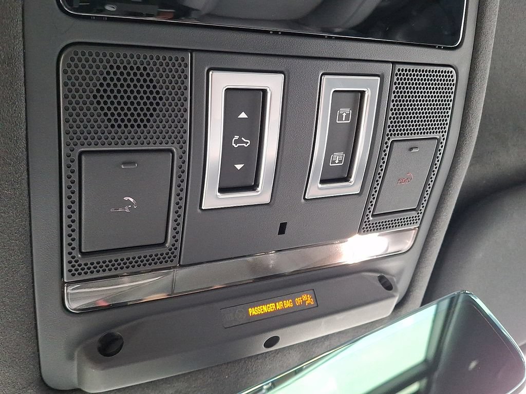 Used 2025 Land Rover Defender 130 V8 AWD/4WD image 27
