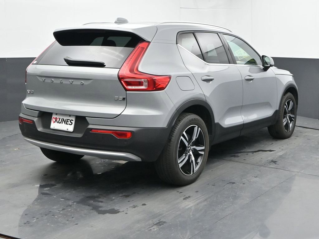 Used 2025 Volvo XC40 B5 Core image 10