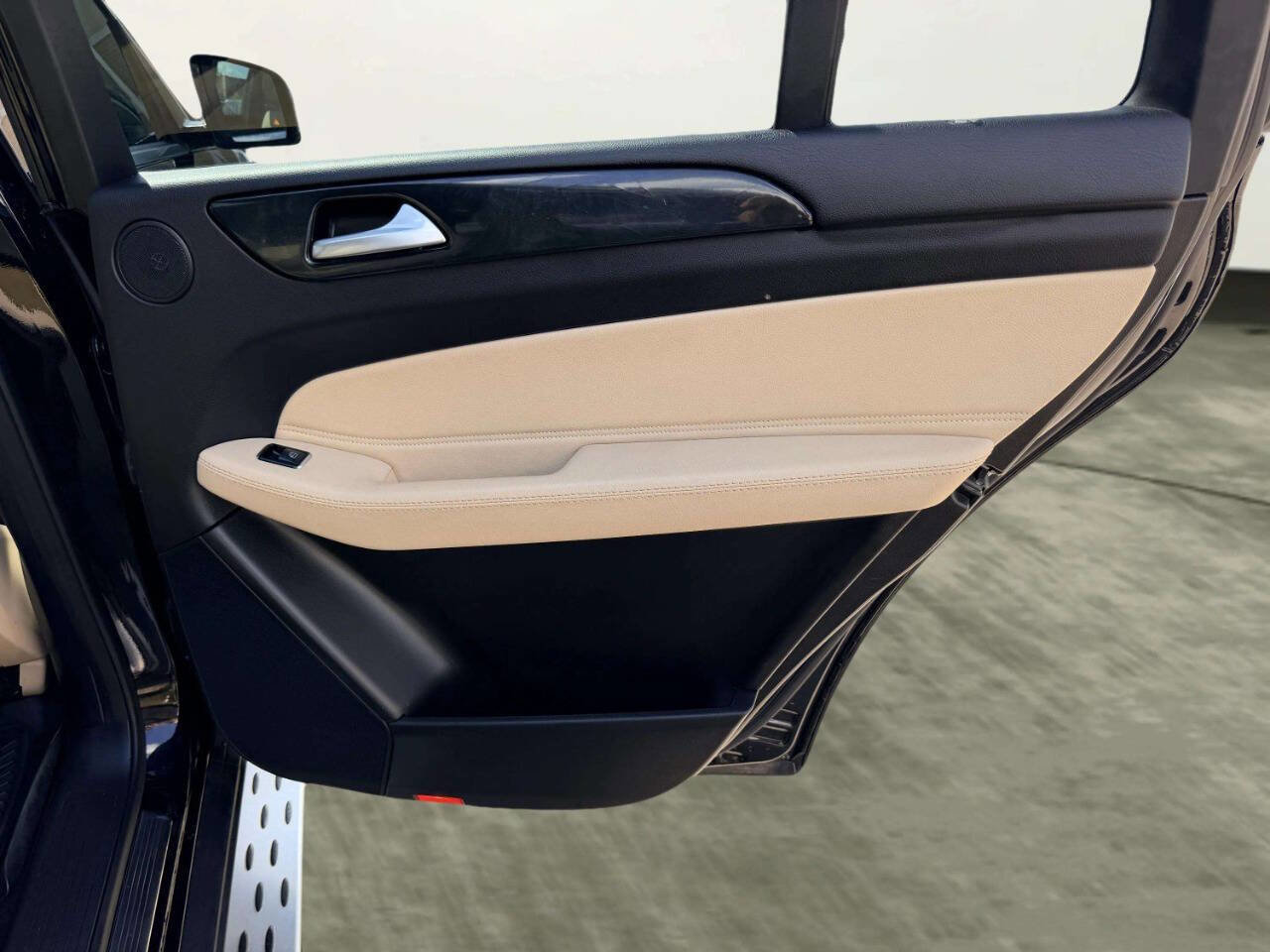 Used 2017 Mercedes-Benz GLS 450 4MATIC image 33