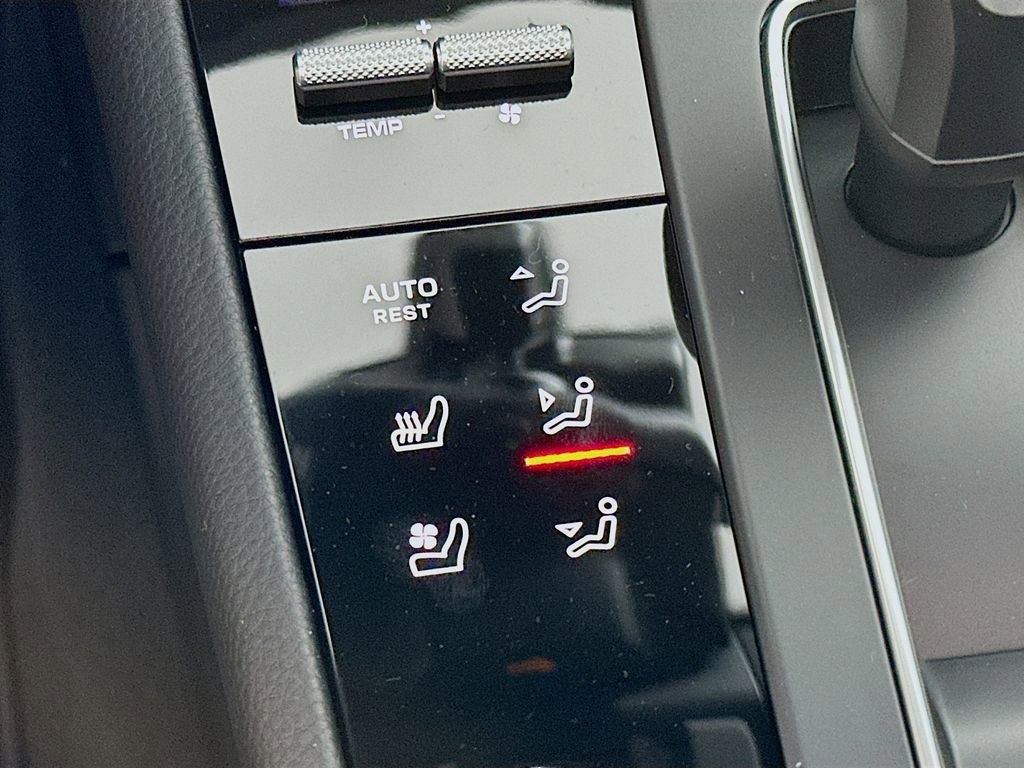 Certified 2026 Porsche Macan image 23