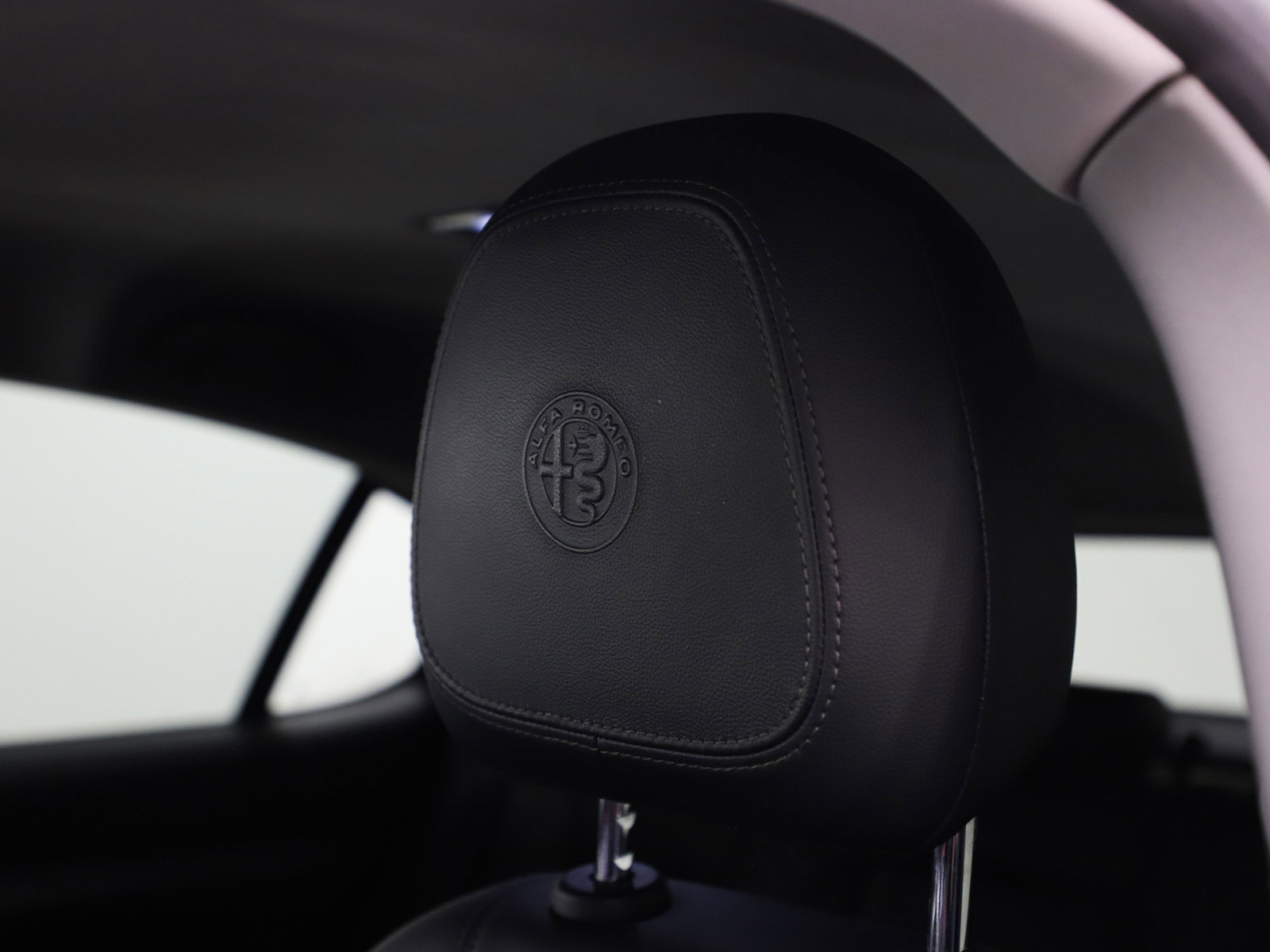 Used 2018 Alfa Romeo Stelvio Sport w/ Quick Order Package 22J Sport image 32