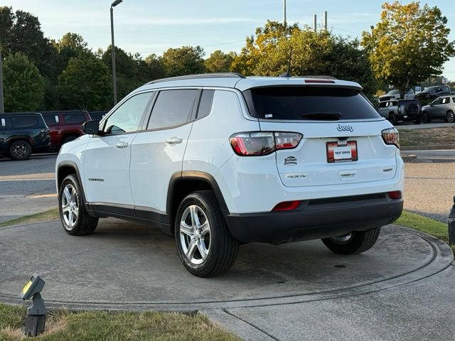 Used 2023 Jeep Compass Latitude w/ Convenience Group AWD/4WD image 5