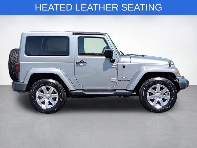 Used 2017 Jeep Wrangler Sahara w/ Connectivity Group AWD/4WD image 4