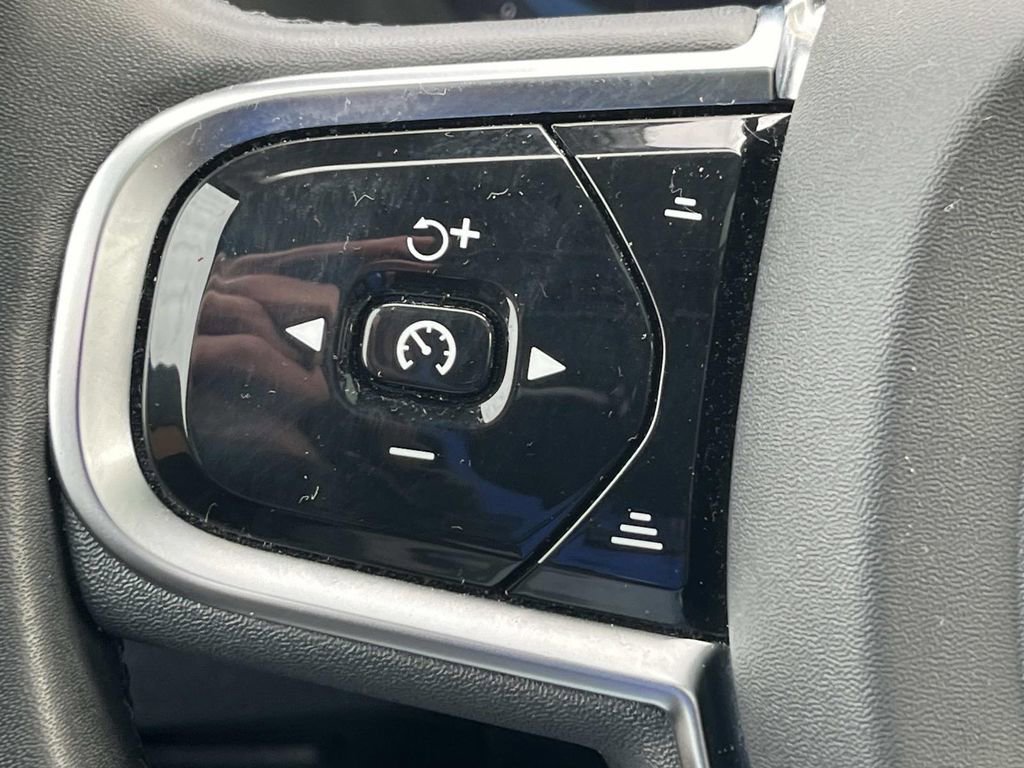 Used 2023 Volvo XC90 B6 Plus w/ Protection Package image 32