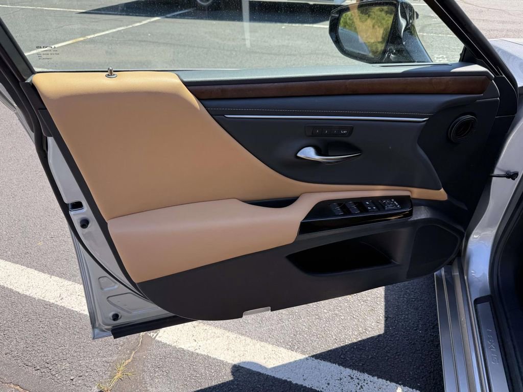Used 2025 Lexus ES 350 w/ Premium Package FWD image 12