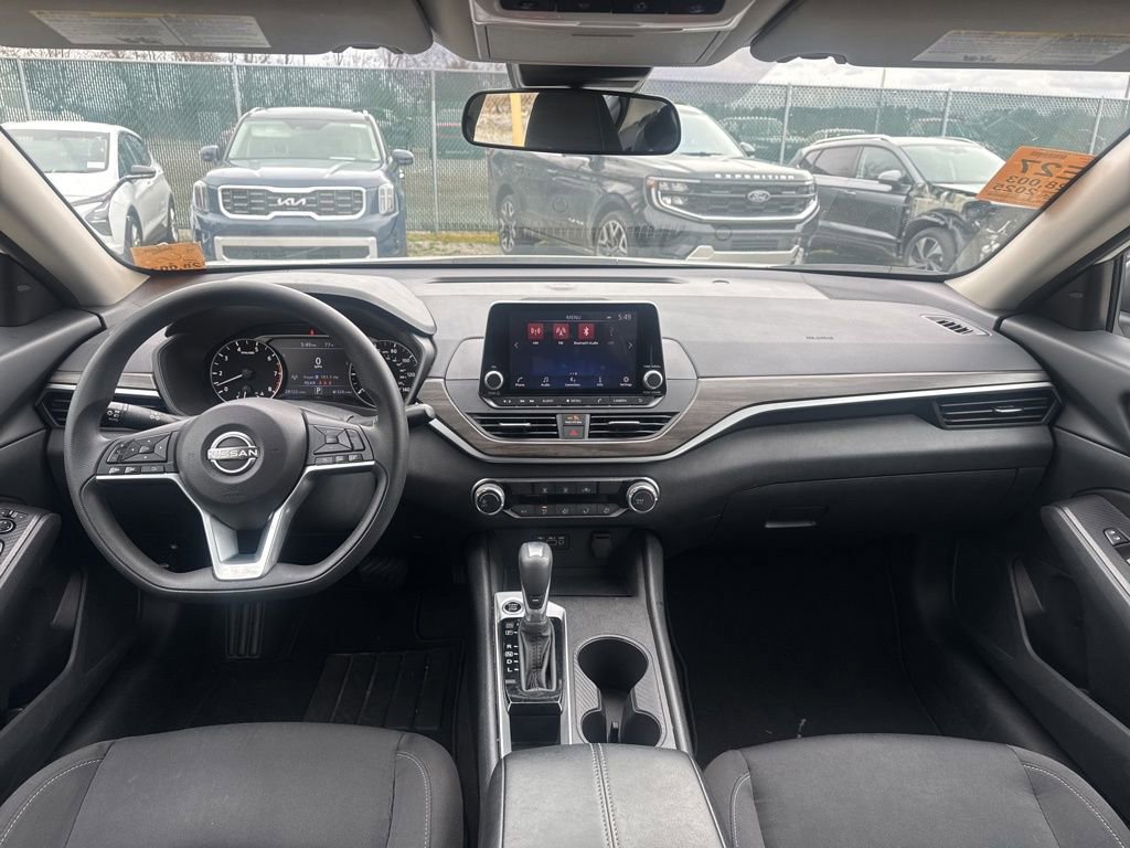 Used 2025 Nissan Altima 2.5 SV image 16
