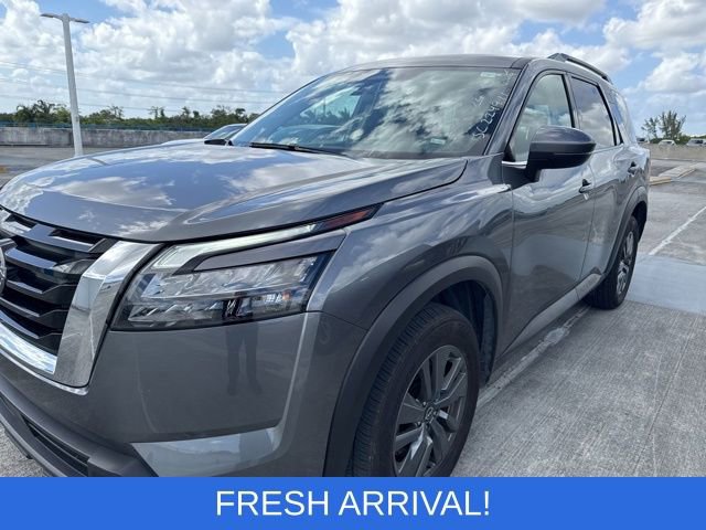 Used 2025 Nissan Pathfinder SV image 12
