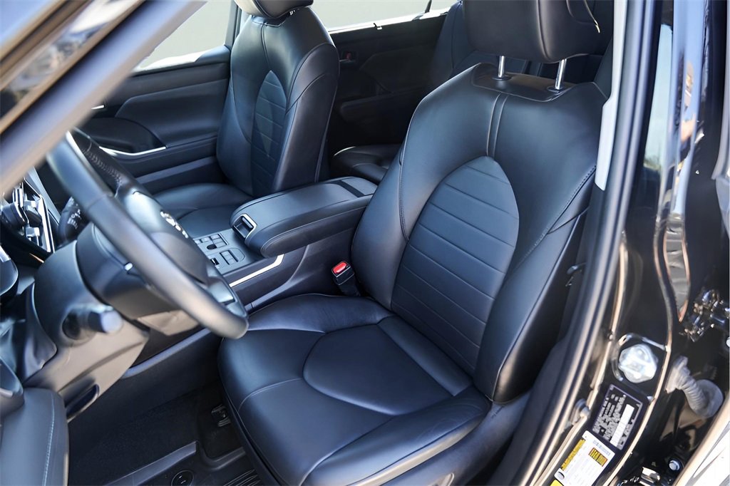 Used 2023 Toyota Highlander XLE image 10