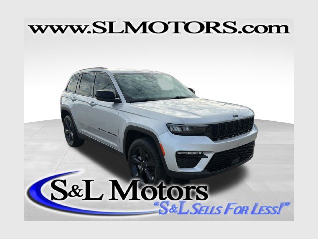 Used 2023 Jeep Grand Cherokee Limited w/ Black Appearance Package AWD/4WD image 1