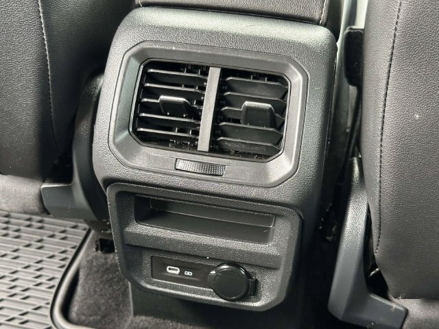 Used 2024 Volkswagen Tiguan SE AWD/4WD image 16