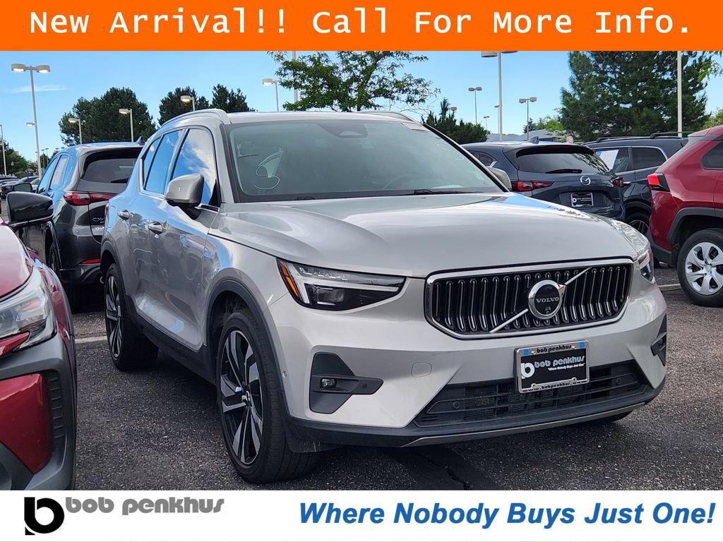Used 2025 Volvo XC40 B5 Plus w/ Climate Package AWD/4WD 360° Tour