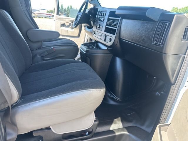 Used 2023 GMC Savana 2500 w/ Driver Convenience Package RWD image 19