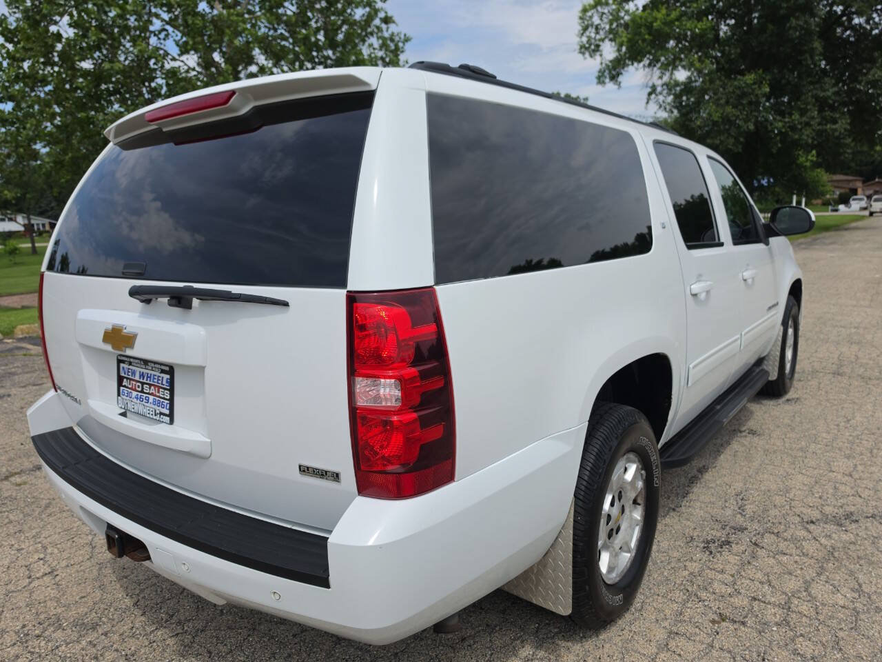 Used 2012 Chevrolet Suburban LT AWD/4WD image 18