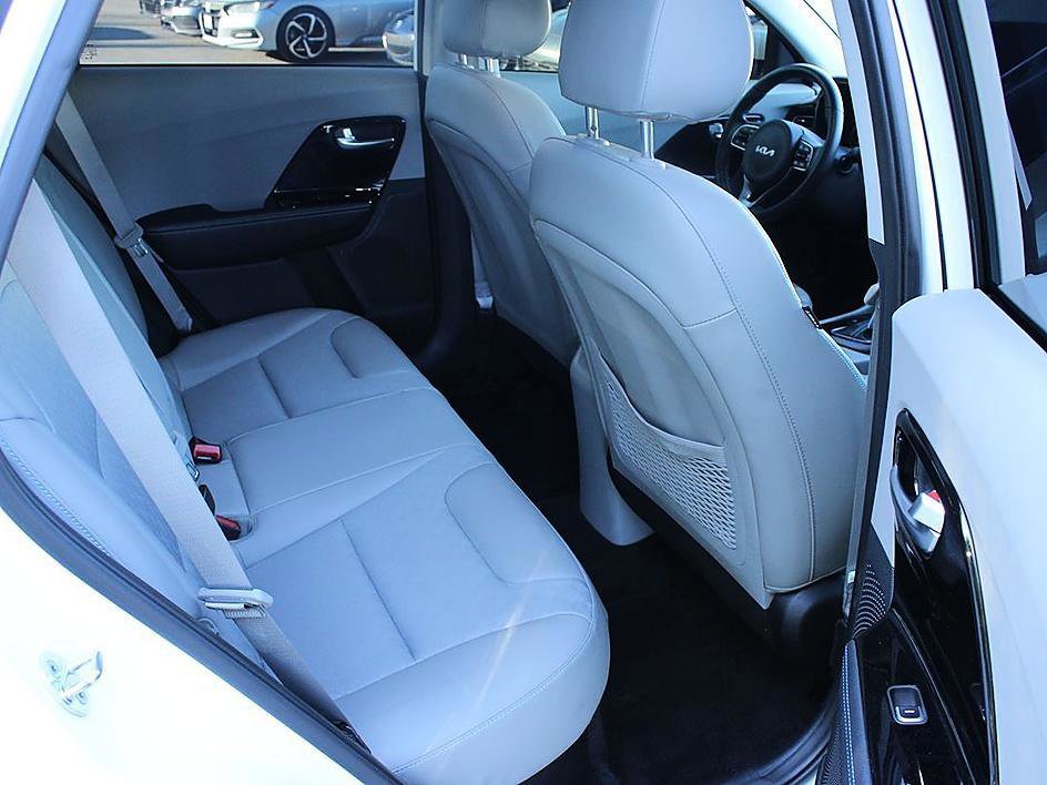 Used 2022 Kia Niro LXS image 21
