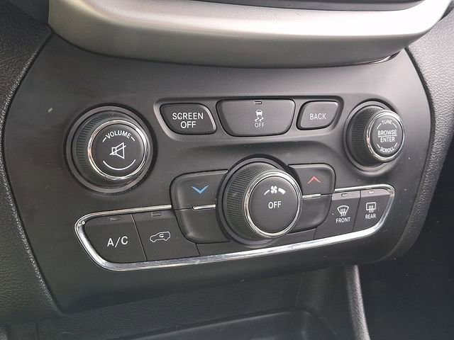 Used 2018 Jeep Cherokee Latitude Plus AWD/4WD image 28