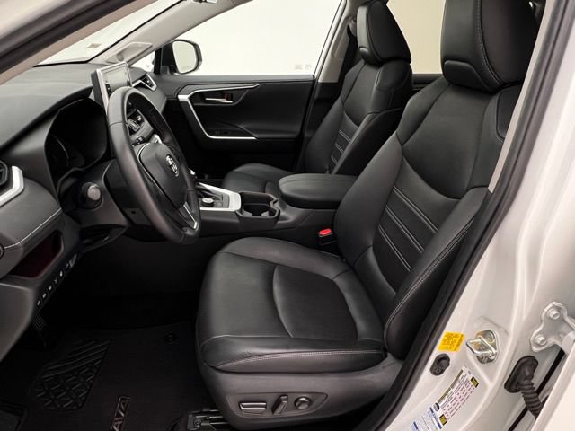 Used 2020 Toyota RAV4 Limited AWD/4WD image 13