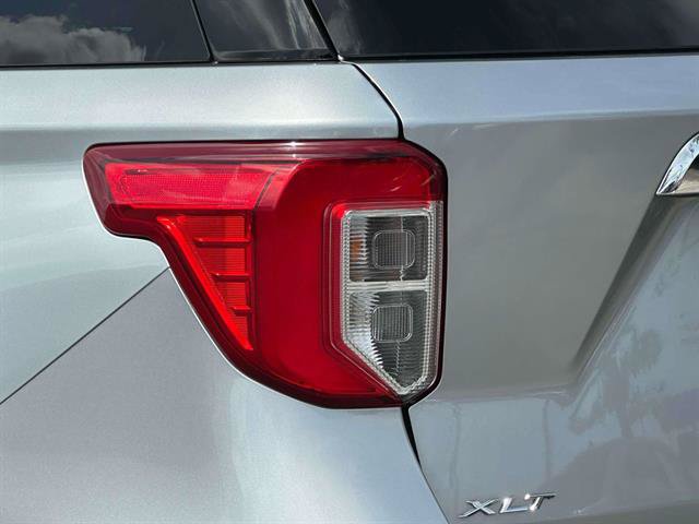 Used 2023 Ford Explorer XLT w/ Equipment Group 202A AWD/4WD image 30
