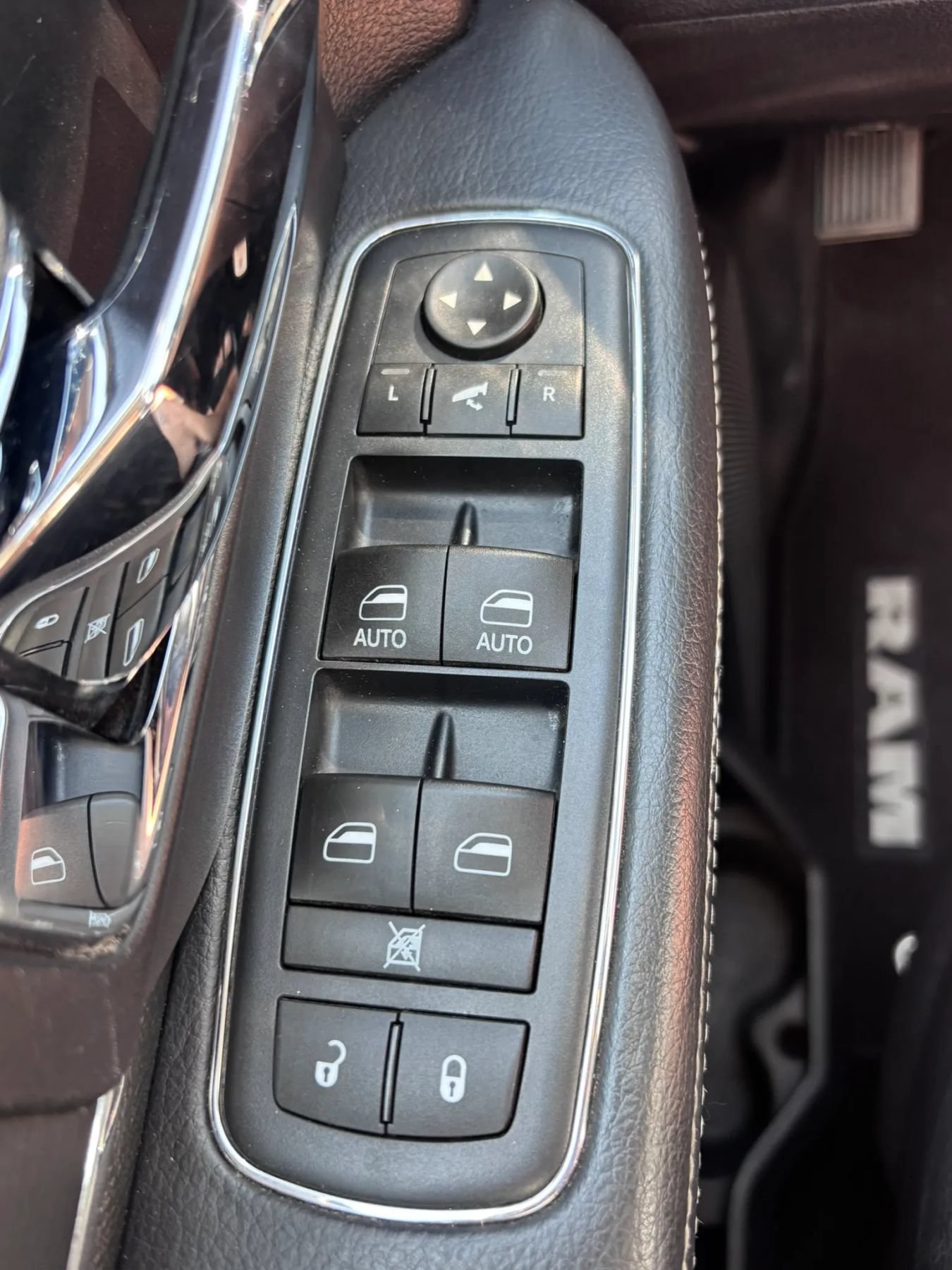 Used 2016 RAM 2500 Laramie AWD/4WD image 8