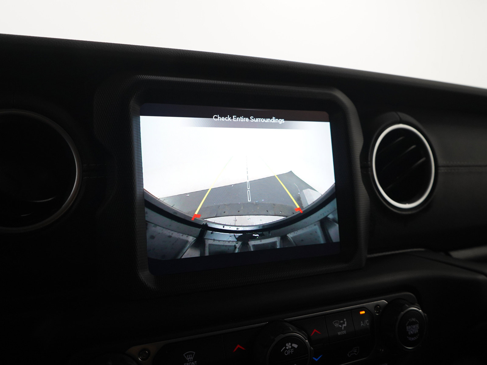 Used 2020 Jeep Wrangler Unlimited Sahara AWD/4WD image 28