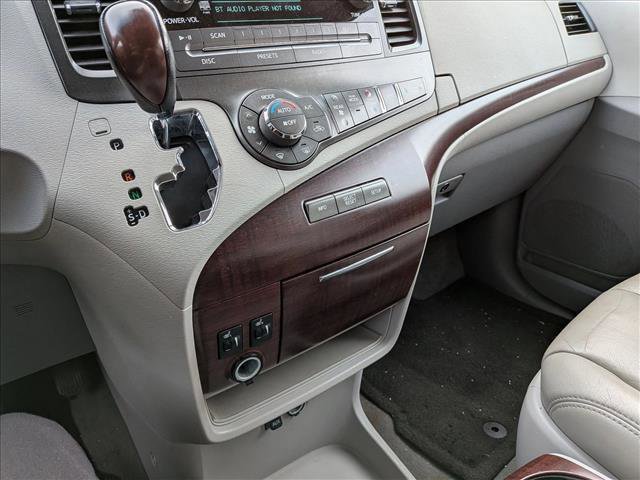 Used 2012 Toyota Sienna XLE image 7