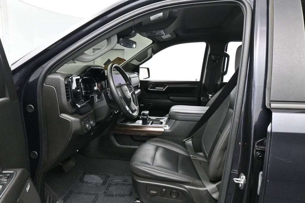 Used 2024 Chevrolet Silverado 1500 RST AWD/4WD image 10