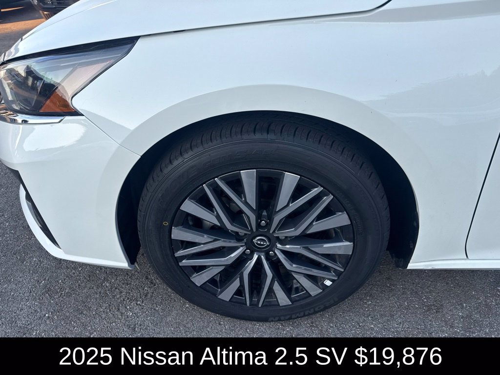 Used 2025 Nissan Altima 2.5 SV FWD image 9