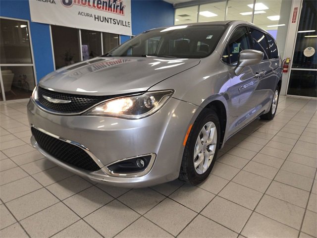 Used 2018 Chrysler Pacifica Touring Plus w/ Tire & Wheel Group image 4