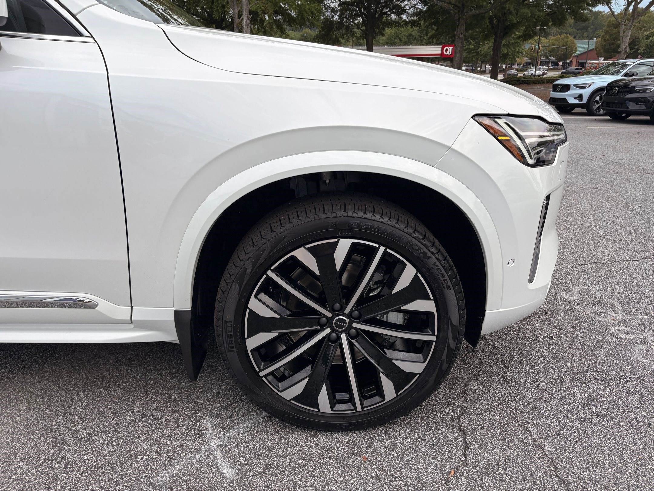 New 2026 Volvo XC90 B6 Plus w/ Protection Package image 11