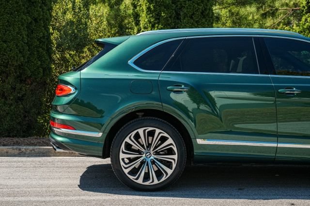 Used 2022 Bentley Bentayga AWD/4WD image 13