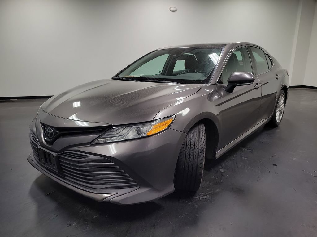 Used 2020 Toyota Camry XLE image 4