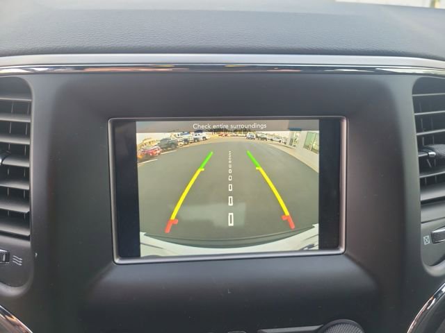 Used 2020 Jeep Grand Cherokee Laredo image 24