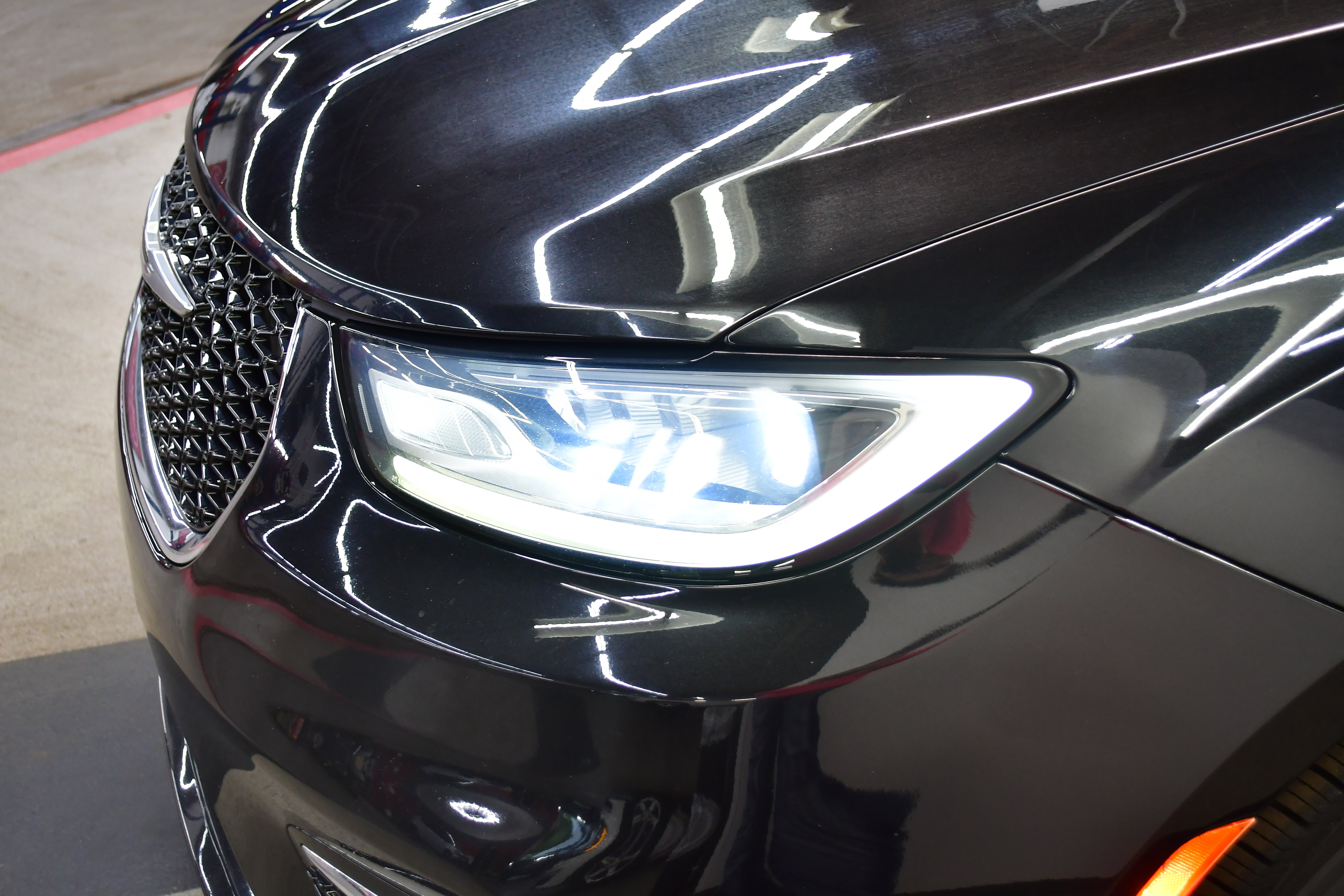 Used 2023 Chrysler Pacifica Touring-L FWD image 6