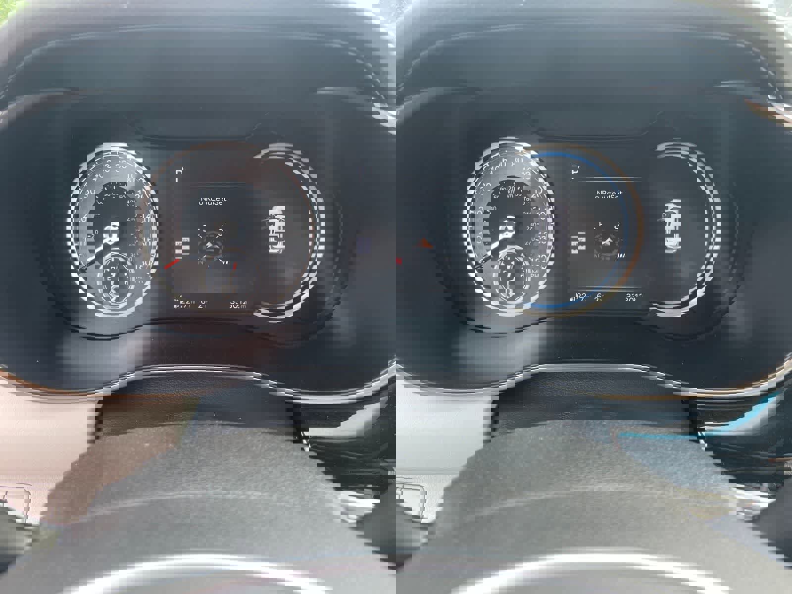 Used 2025 Genesis G70 2.5T image 16