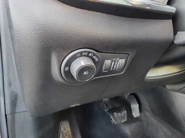 Used 2022 Jeep Compass Limited image 9