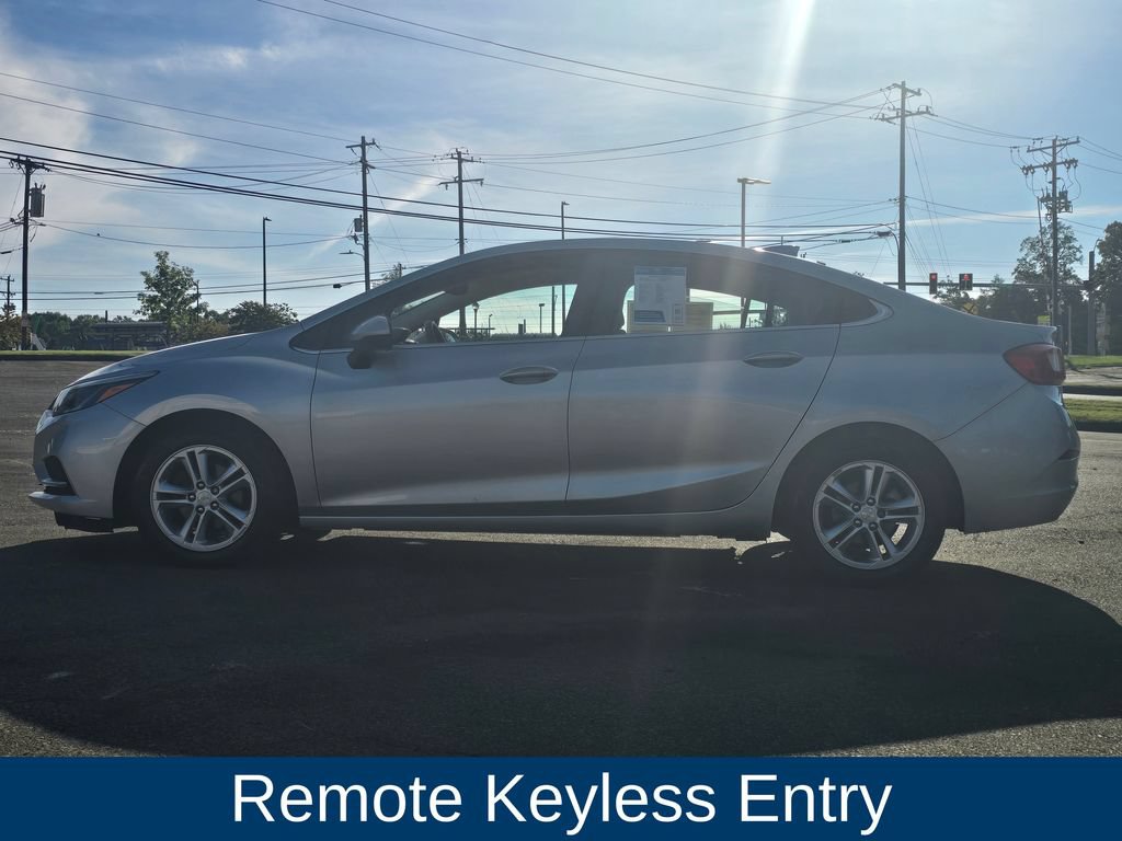 Used 2018 Chevrolet Cruze LT FWD image 4