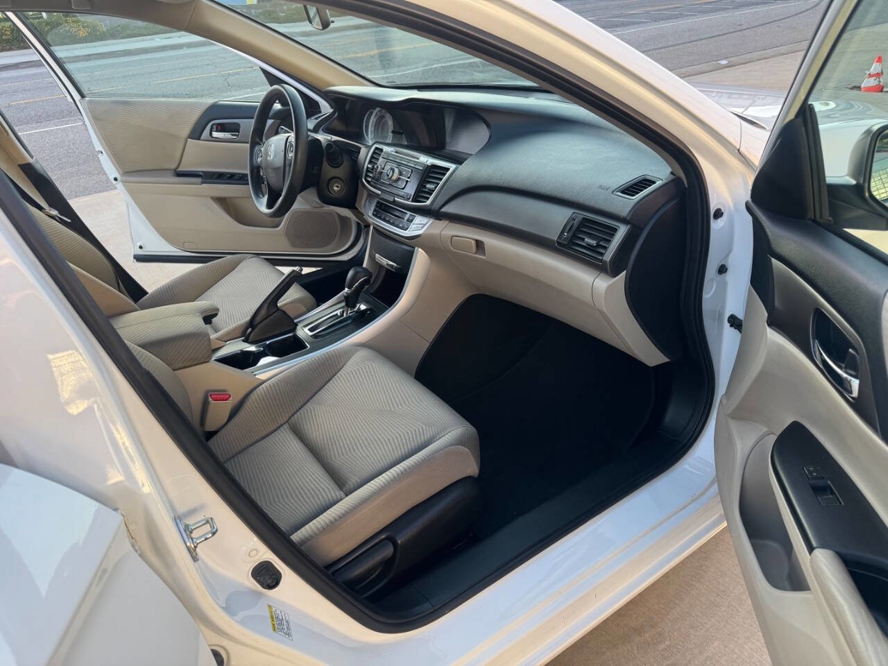 Used 2015 Honda Accord LX image 10