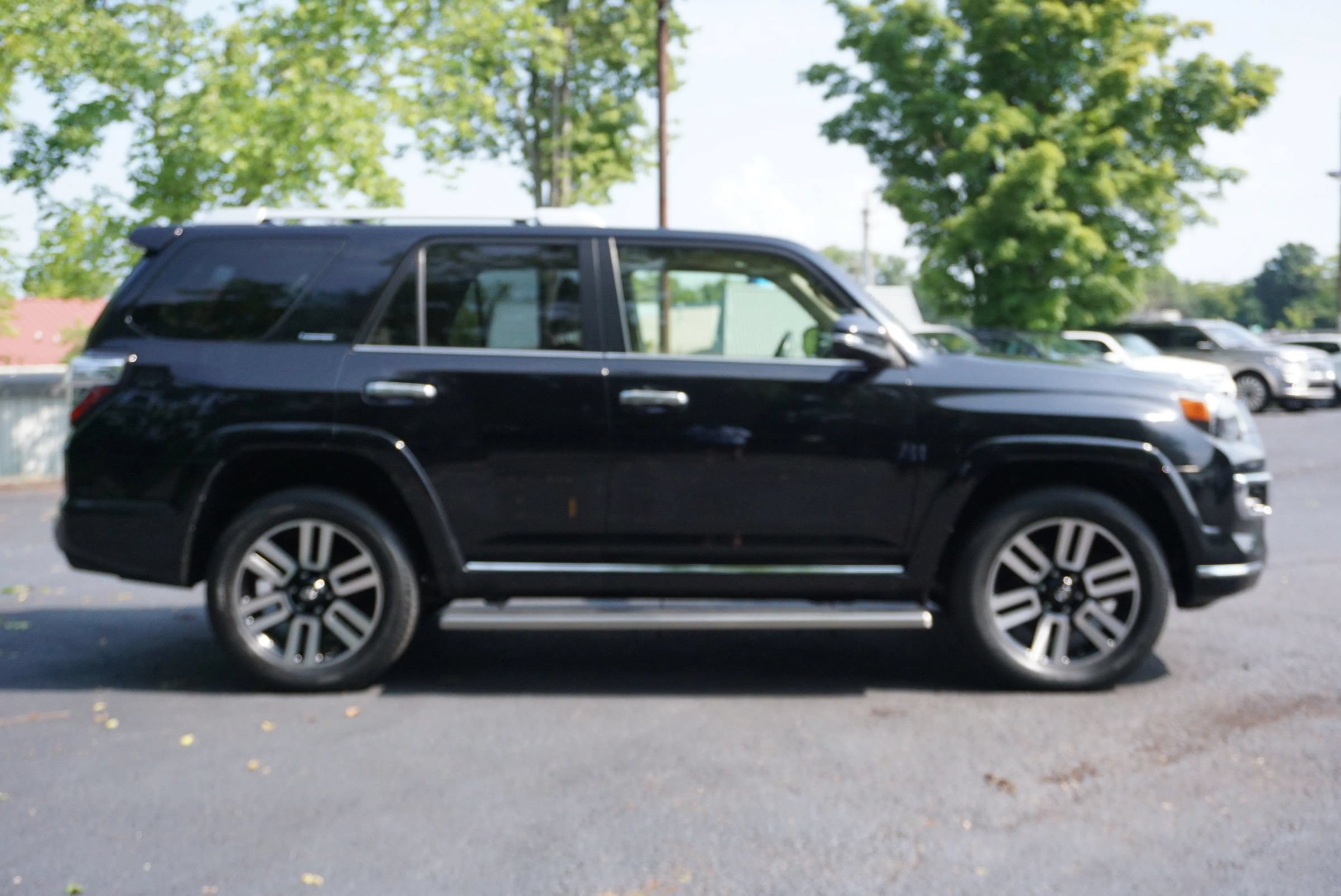 Used 2016 Toyota 4Runner Limited AWD/4WD image 4