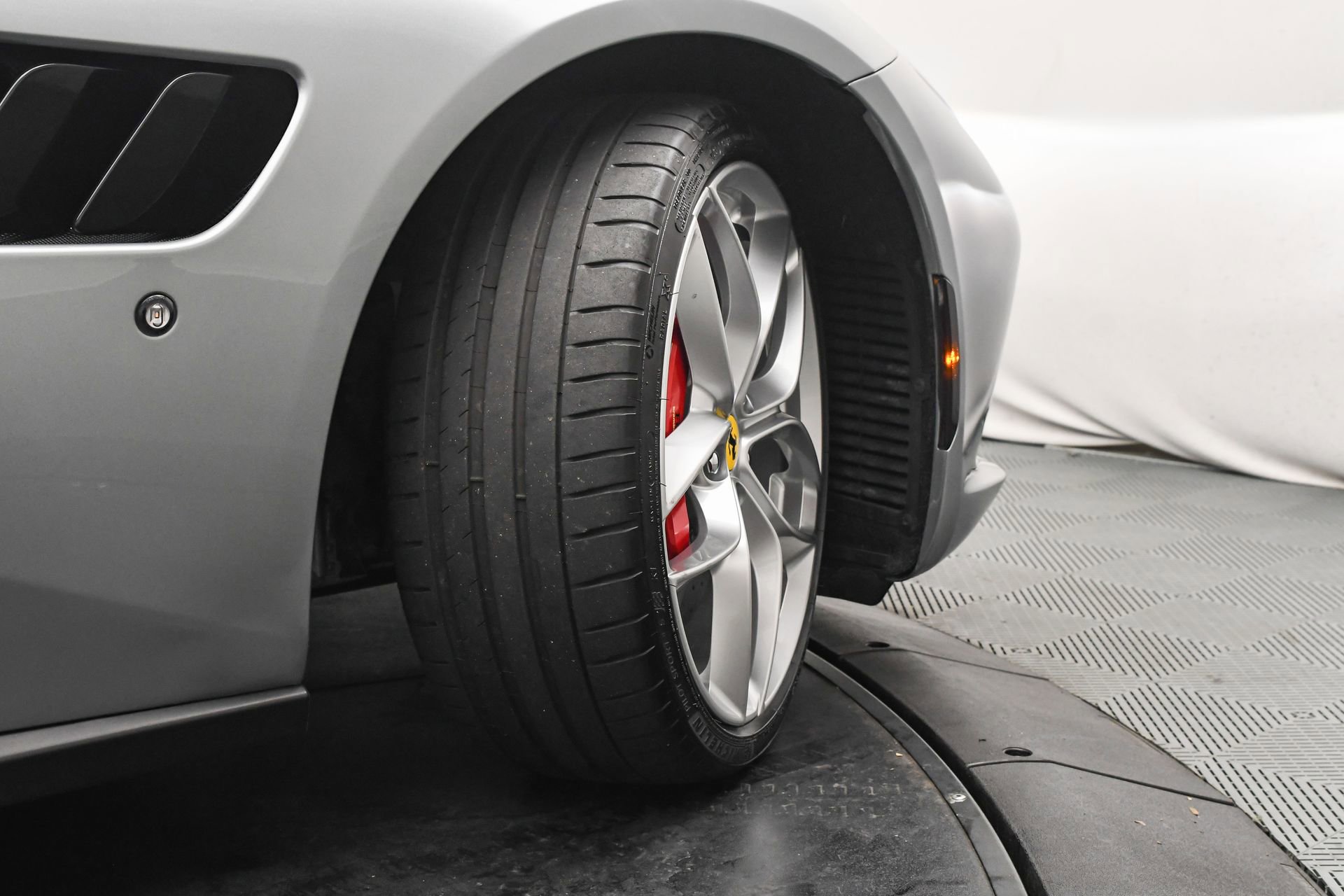 Used 2018 Ferrari GTC4Lusso T image 38