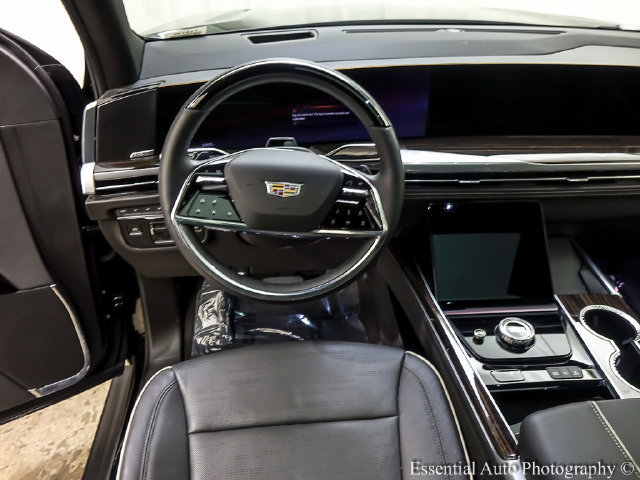 Used 2026 Cadillac Escalade Luxury AWD/4WD image 2