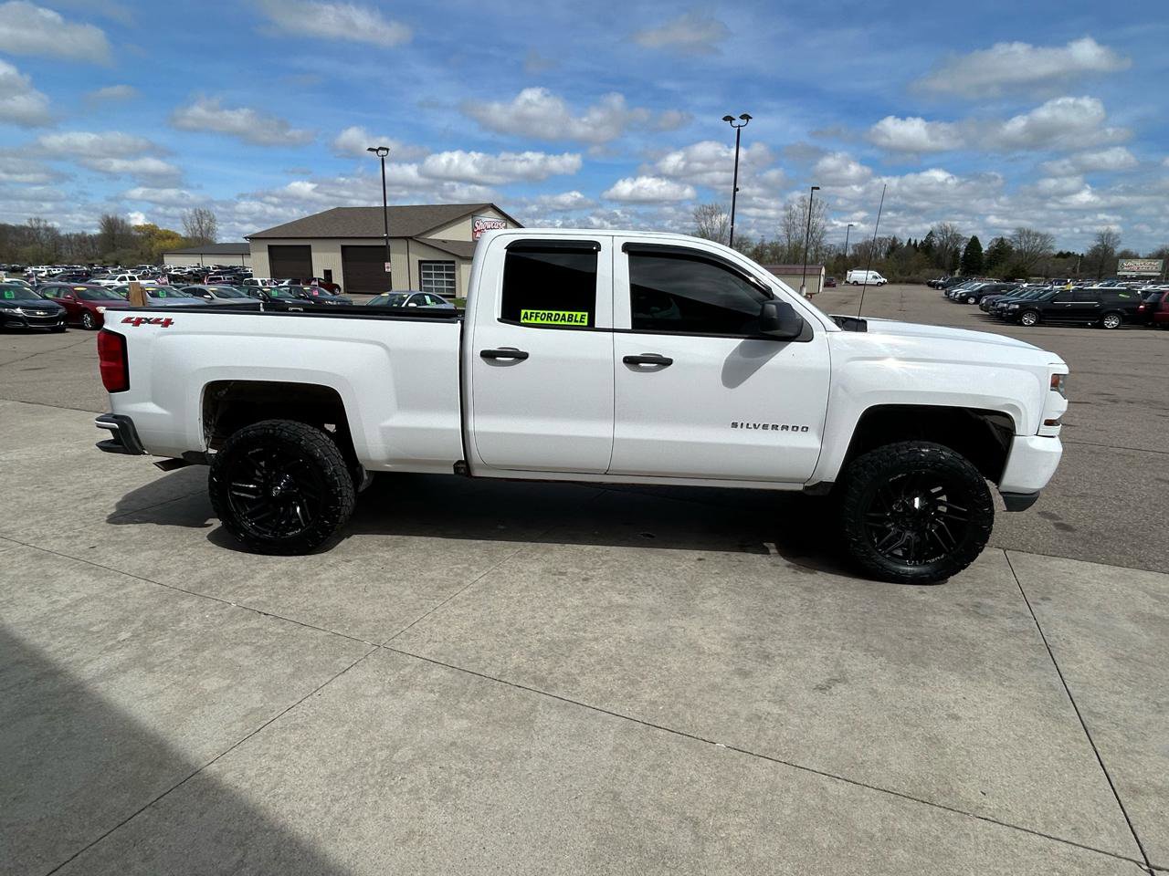 Used 2017 Chevrolet Silverado 1500 Custom w/ Trailering Package AWD/4WD image 4