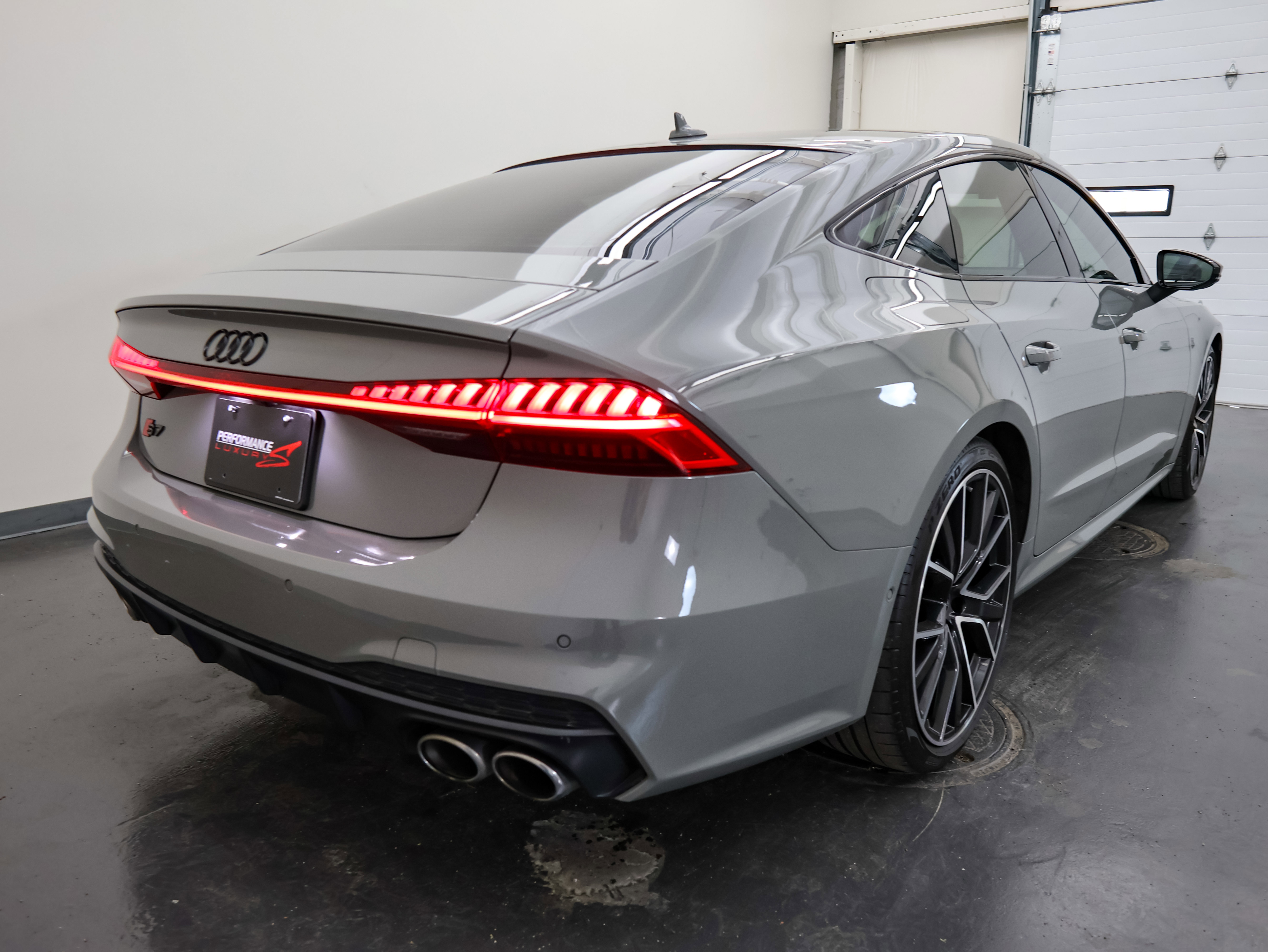 Used 2023 Audi S7 Prestige w/ Prestige Package image 3